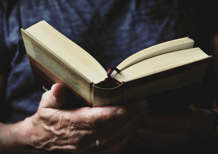 Marian Baczal - od błyskotliwych tweetów do literackiego debiutu