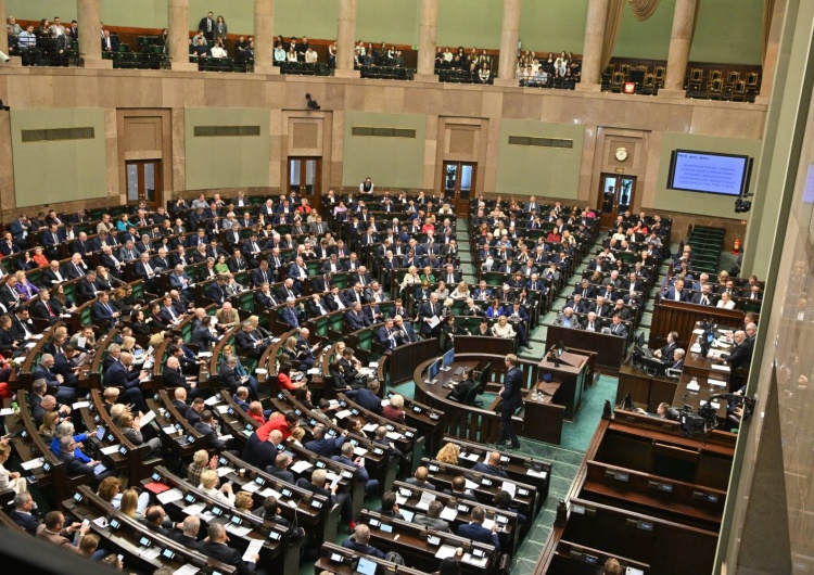 The latest parliamentary poll. A large coalition partner outside the Sejm
