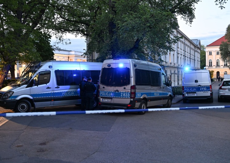 Atak siekierą na Uniwersytecie Warszawskim. Jest ofiara śmiertelna