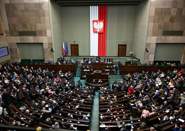 Niecodzienna sytuacja w Sejmie. Ws. tej ustawy PiS, KO, TD i Konfederacja głosowały "za"
