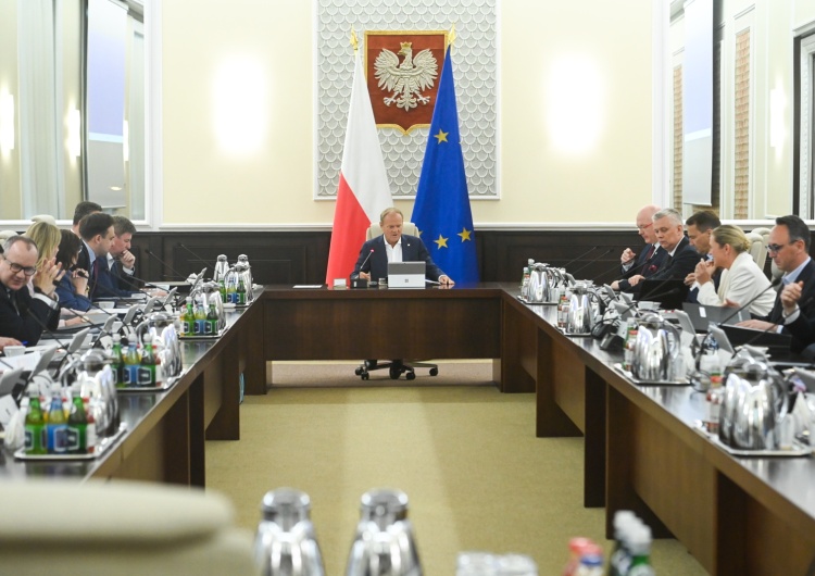A fresh  row in the coalition on December 13. "I advise him to detach himself"