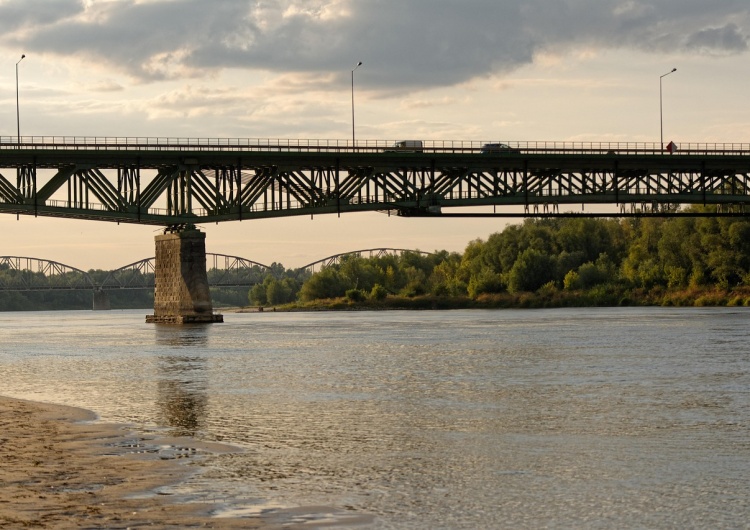 Rekordowo niski poziom wód. Wisła i Narew z historycznymi spadkami