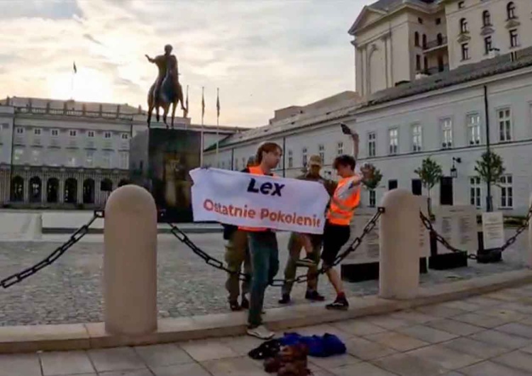 Aktywiści wdarli się na teren Pałacu Prezydenckiego