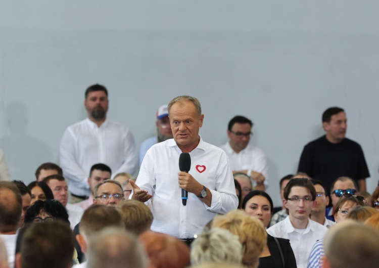 "Niech spie.dala". "Silni Razem" wściekli na Donalda Tuska