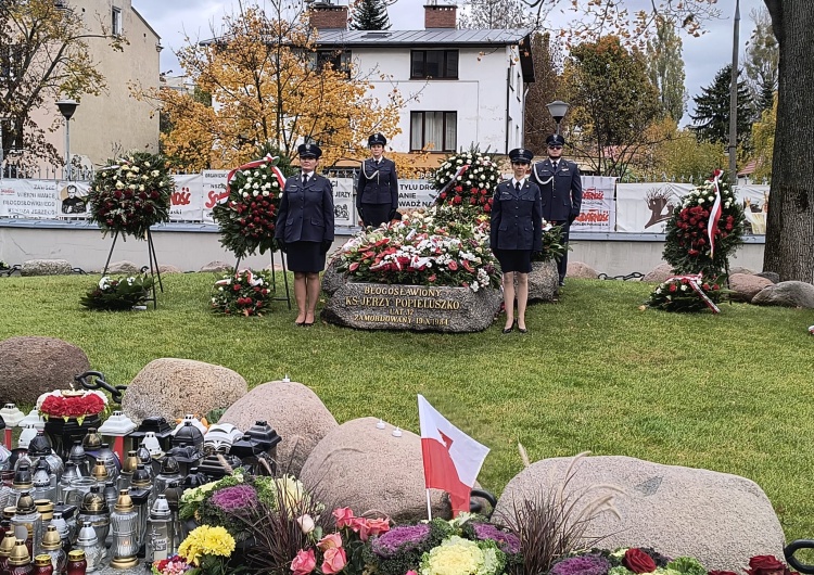 Więziennicy z Solidarności wystawili wartę honorową przy grobie bł. ks. Jerzego Popiełuszki