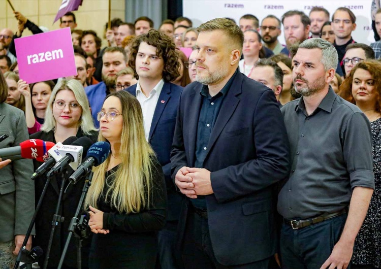 Posłowie Razem wyciągnęli karty w trakcie głosowania ws. Ziobry