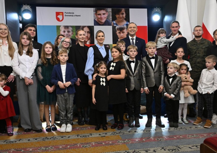 Wzruszające spotkanie w Belwederze. Dzieci poległych mundurowych odebrały dyplomy stypendialne