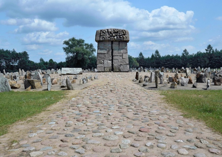 Wojewoda wyraził zgodę na usunięcie nazw „Radziłów” i „Jedwabne” w Treblince. IPN protestuje
