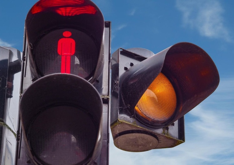 Nowe zasady na skrzyżowaniach i rewolucja w sygnalizacji. Co się zmieni?