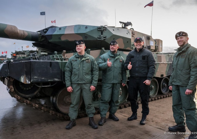 Prezydent Nawrocki na wschodniej flance NATO. Spotkanie z żołnierzami i jazda czołgiem