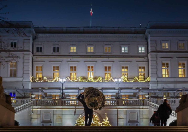 "Rodzinna choinka już w pałacu". Prezydent Nawrocki zamieścił film