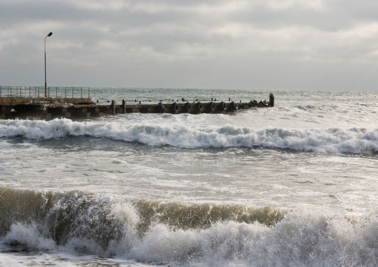 Sztorm uderzy w polskie wybrzeże. Ostrzeżenia dla mieszkańców i turystów