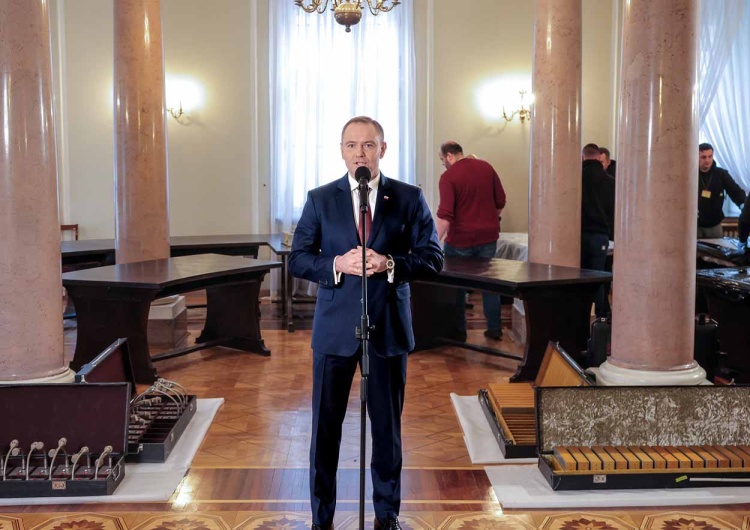 Okrągły Stół zniknął z Pałacu. Polacy ocenili decyzję prezydenta