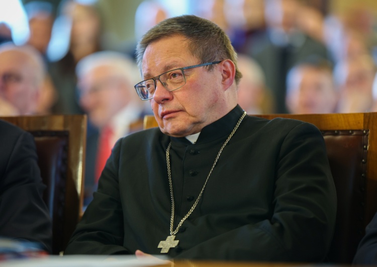 "Deepfake". Archidiecezja krakowska zabrała głos ws. reklamy z udziałem kard. Rysia