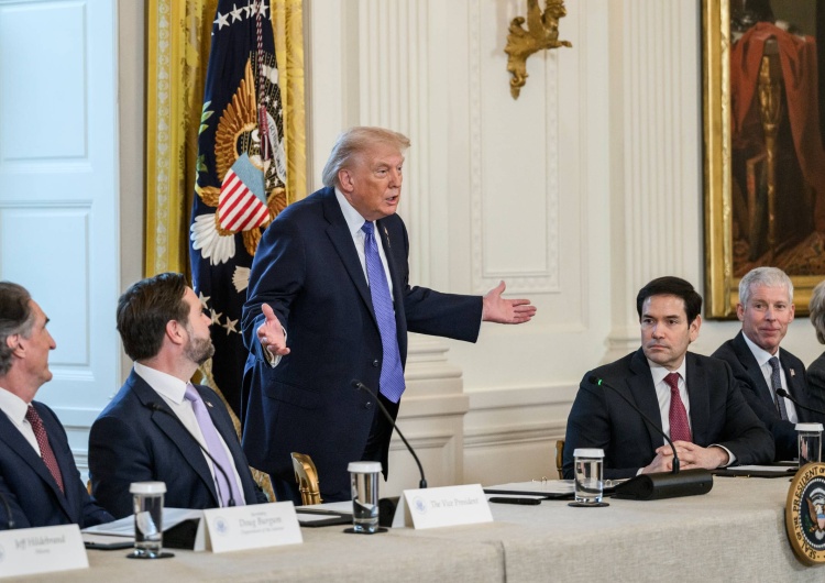 Trump grozi Macronowi nałożeniem 200-procentowych ceł na francuskie wina i szampany